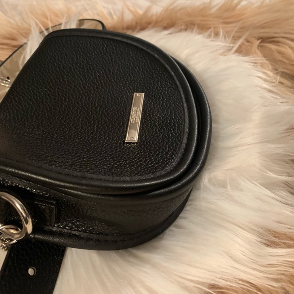 STEVE MADDEN BLACK FANNY PACK. - Picture 5 of 7